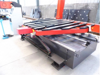 剪板機(jī)自動送料機(jī)